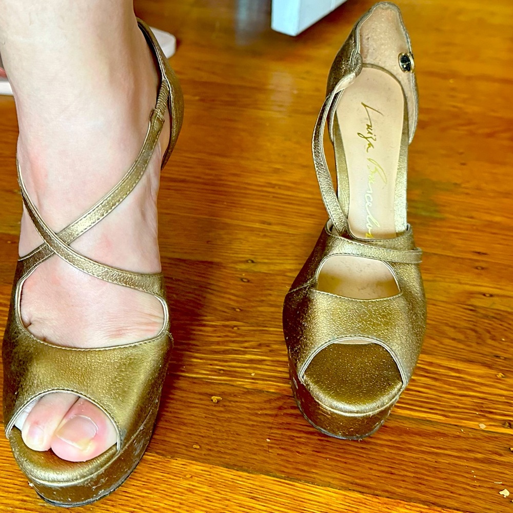 Old Gold sandal Luiza Barcelos, used and number 6